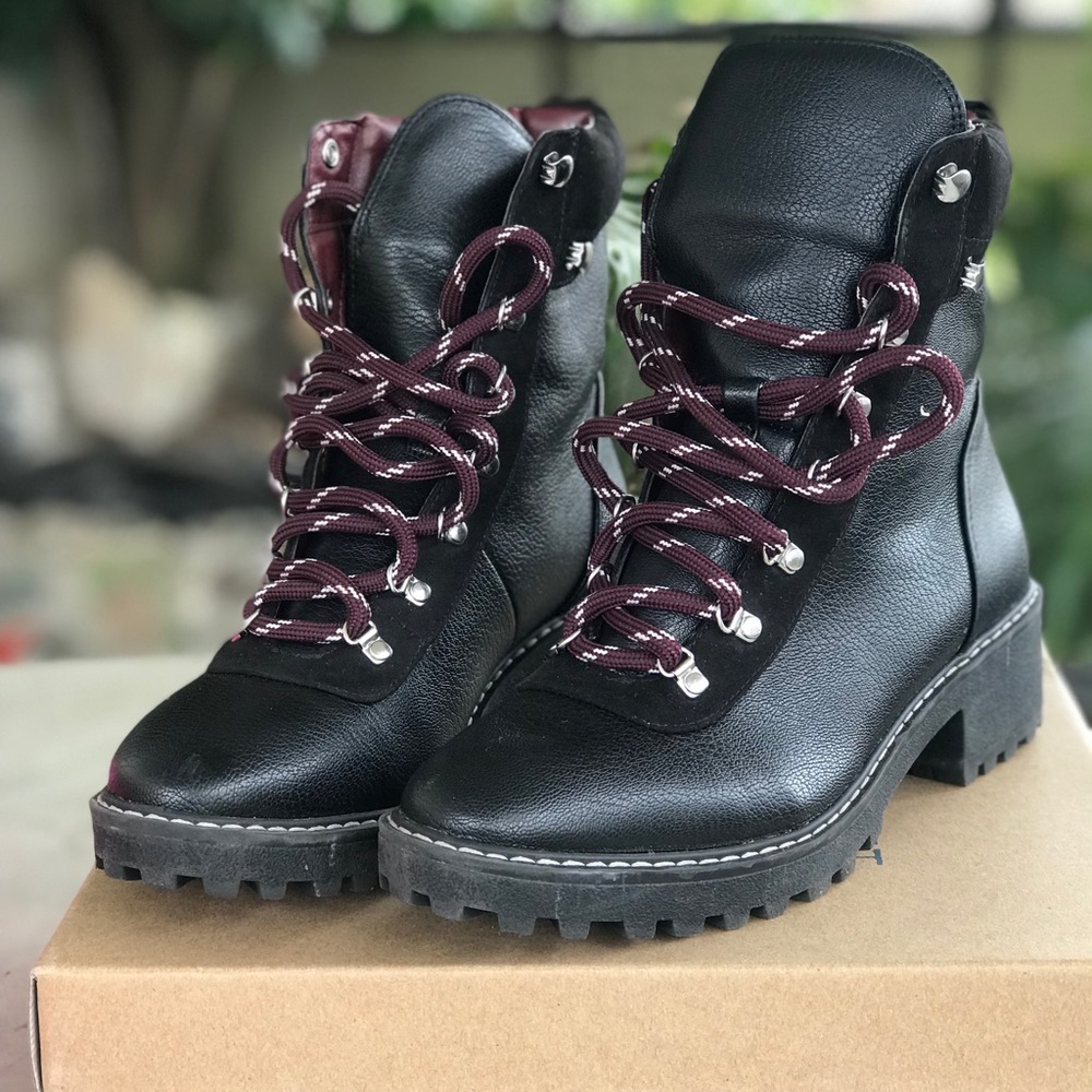 COMBAT BOOTS